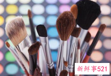 油皮肤怎么化妆不容易脱妆