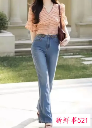 高腰直筒牛仔裤怎么配上衣