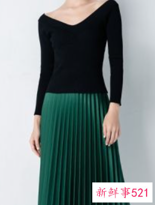 墨绿色百褶长裙配上衣图