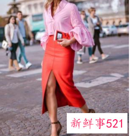 秋冬长款皮裙怎么搭配