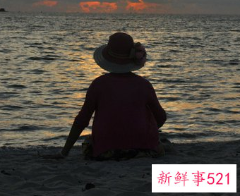 中老年人拍照姿势