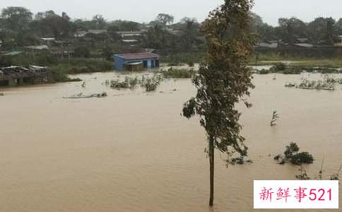 梦见自己被洪水围困是什么意思