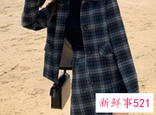 格子半身裙怎么搭配秋冬