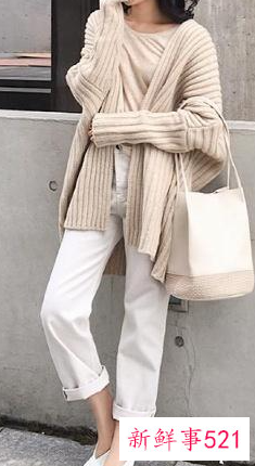 针织开衫配运动裤