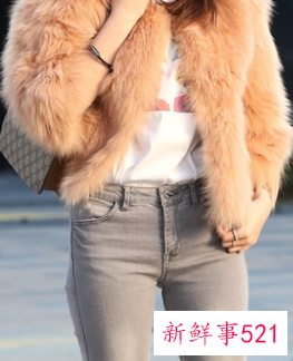 什么颜色上衣配灰色裤子