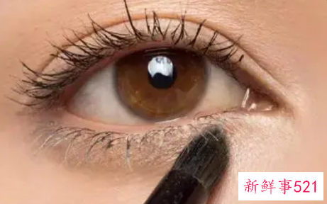 如何化妆遮眼袋