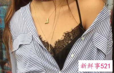 v领毛衣里面配衬衫