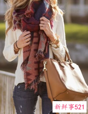 白色毛衣配什么色