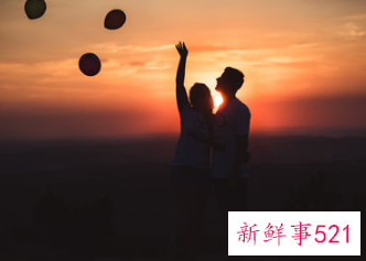 男生会突然凑过来离你很近看着你