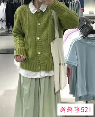 墨绿色半身裙搭配