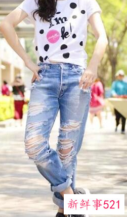 牛仔裤配什么上衣好看图片 女士