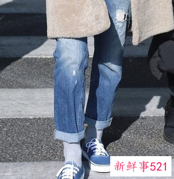 男士休闲板鞋配什么裤子