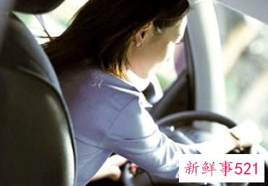 女领导喜欢男下属有哪些暗示