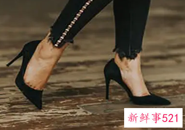男人梦到自己穿高跟鞋走路