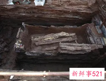 梦见许多古墓棺材什么意思