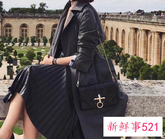 秋冬长款皮裙怎么搭配