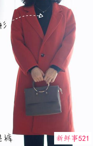 红色大衣搭什么颜色衣服