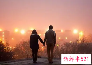 一个男人默默关注你但又不联系你