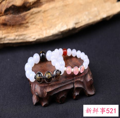 属猴的佩戴水晶手链用什么颜色