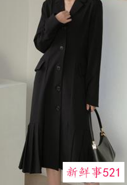 修身裙子搭配什么长外套