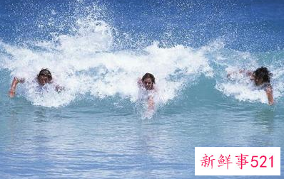 梦见水池游泳是什么意思