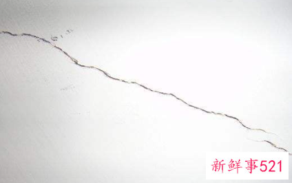 隔断墙与墙开裂原因