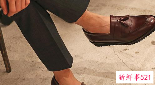 男人穿皮鞋配什么裤子好看