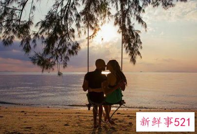 女领导喜欢男下属有哪些暗示