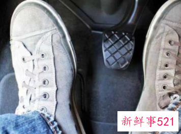 练车穿厚底鞋还是薄底鞋好