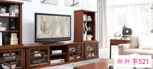 电视摆在电视柜上要怎么摆放