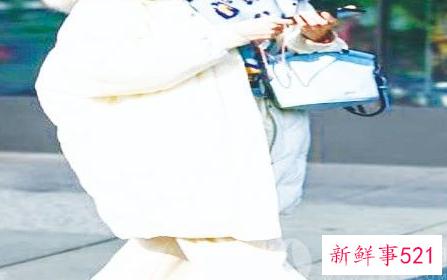 羽绒服适合搭配什么裤子