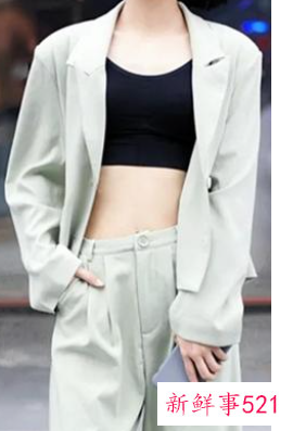 夏季穿白色还是黑色