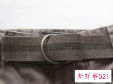 大衣双环扣腰带怎么系