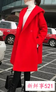 红色大衣配什么帽子