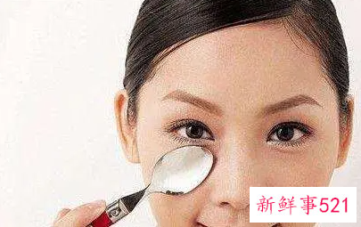 消除眼袋的小窍门