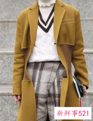 v领毛衣里面配衬衫