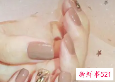 什么颜色的指甲有气质