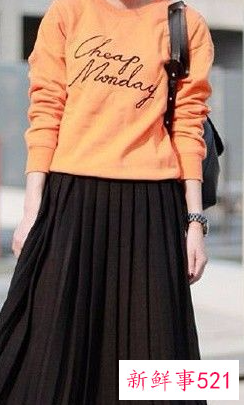 长百褶裙怎样搭配