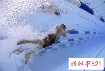 梦见水池游泳是什么意思