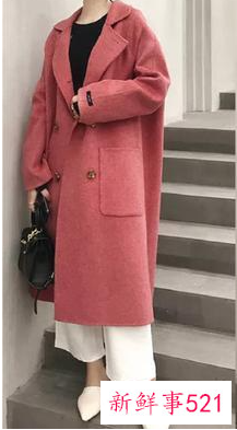 红色大衣搭什么颜色衣服