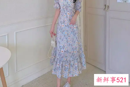 花色连衣裙搭什么鞋子好看