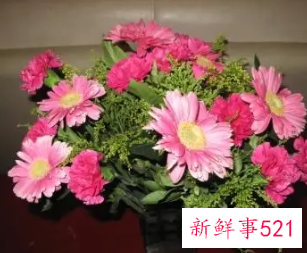 梦见有人帮我过生日送我花