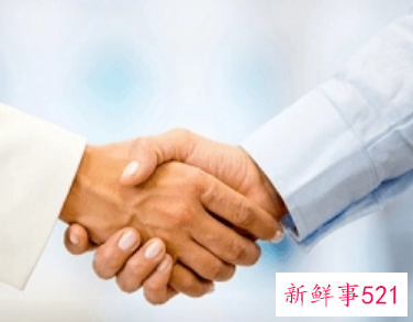 梦见和陌生人握手是什么意思