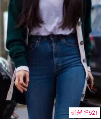 针织开衫配运动裤