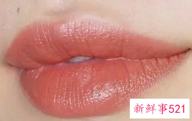 怎样涂唇釉不会特别显颜色