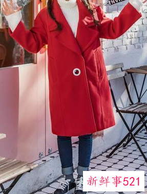 红色大衣搭什么颜色衣服