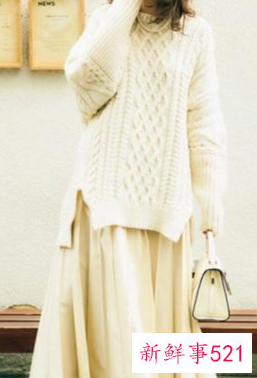 白色毛衣配什么色