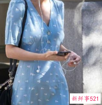 胸前有褶皱的衣服显胸大吗