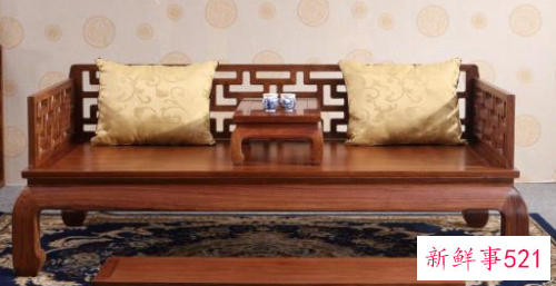 罗汉床摆放有讲究