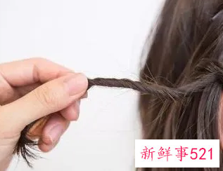 可以随意碰女生头发代表什么